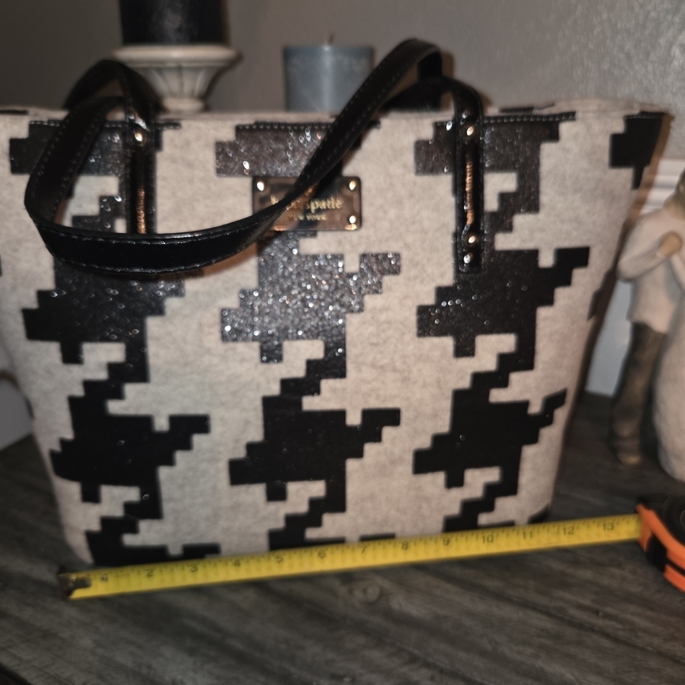 Kate Spade Limited Addition Black and Cream Tote with Storybook Pouch NWOT - Picture 7 of 11
